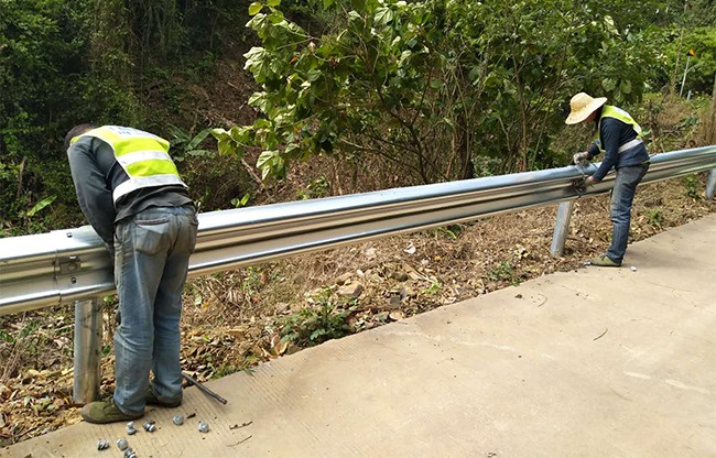 蛟河高速公路护栏的定期维护与保养