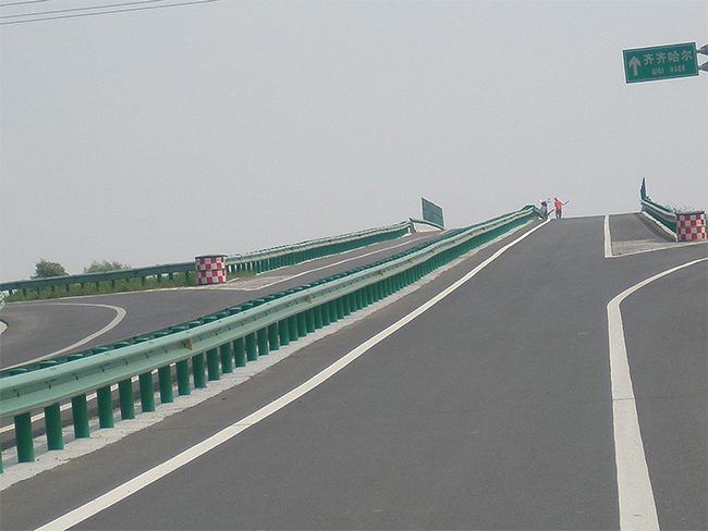 蛟河高速公路护栏的材质与规格